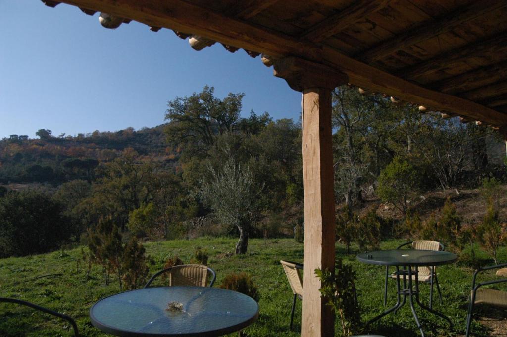 Apartamentos Rurales Candela Canamero Exterior photo